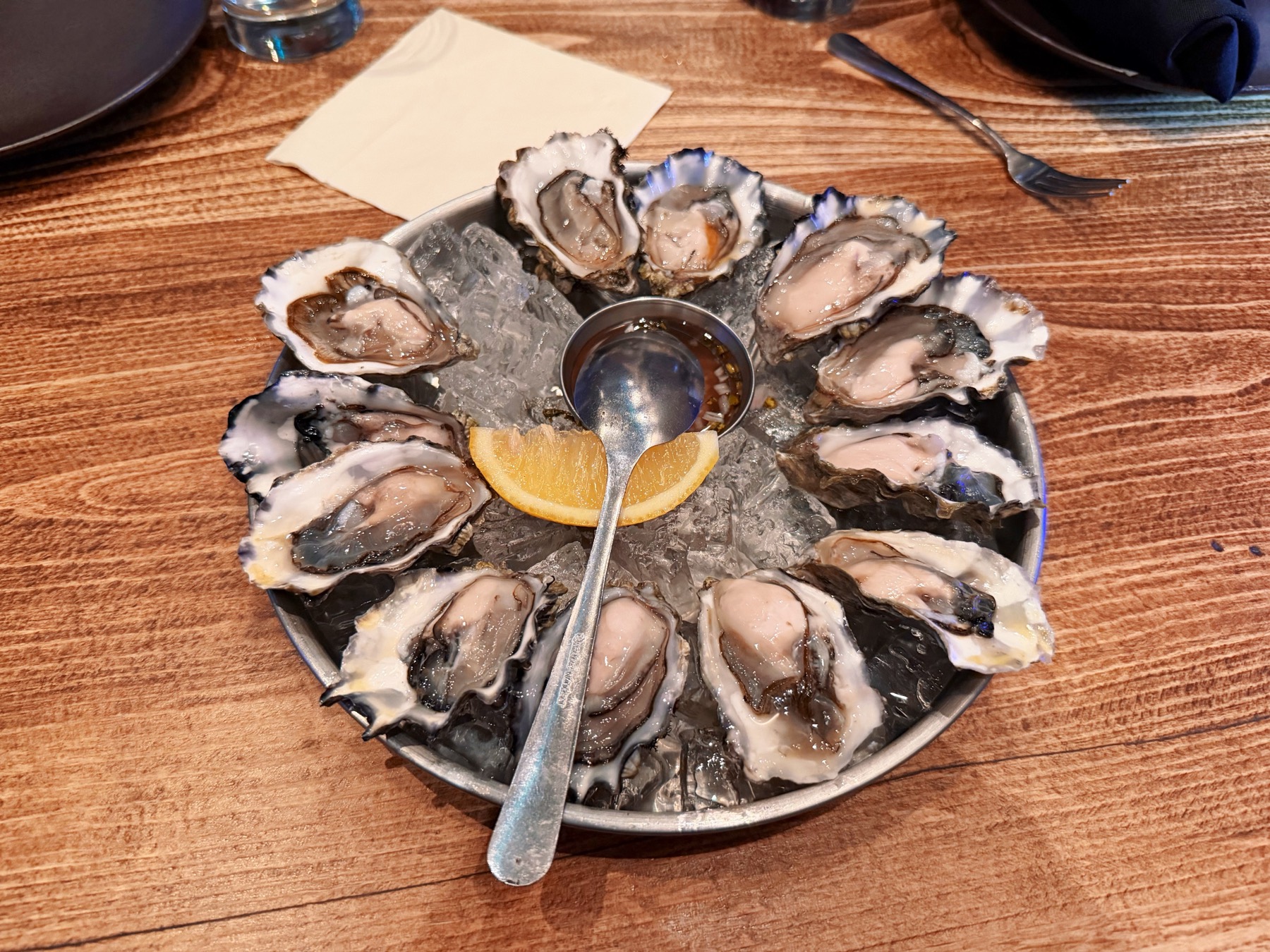 A dozen oysters on ice